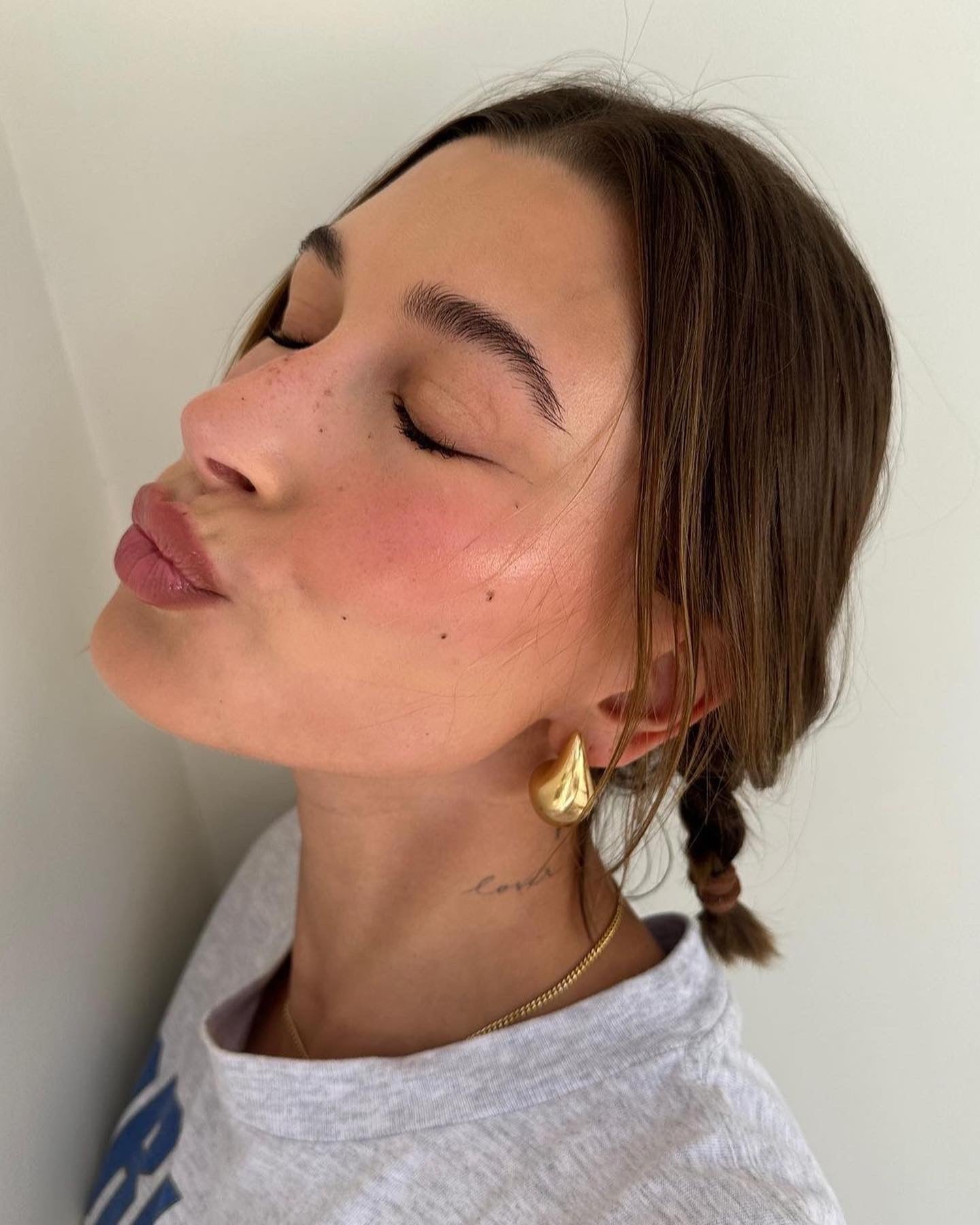 Drop Earrings in Gold